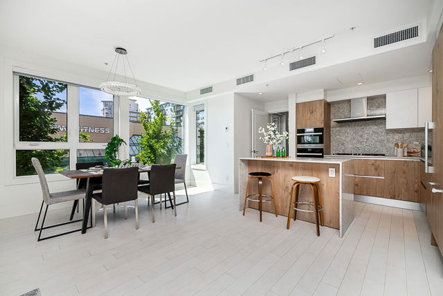 203 - 522 15th Street