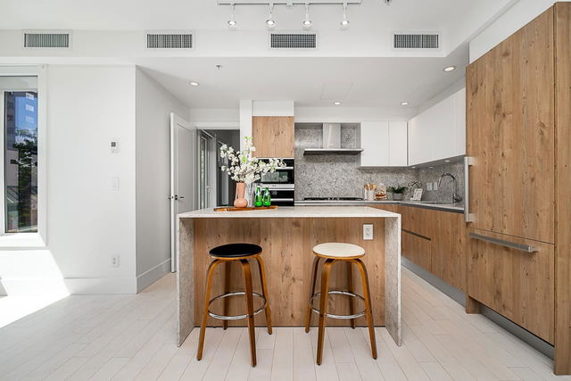 203 - 522 15th Street