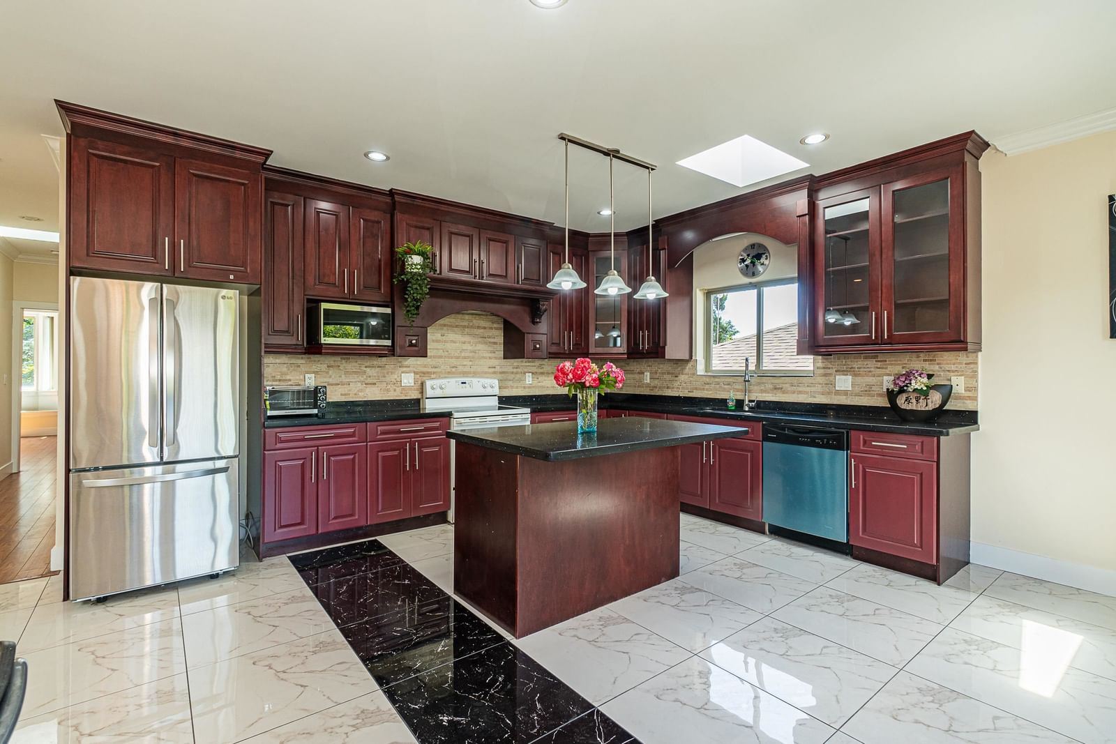 Listing Image 10