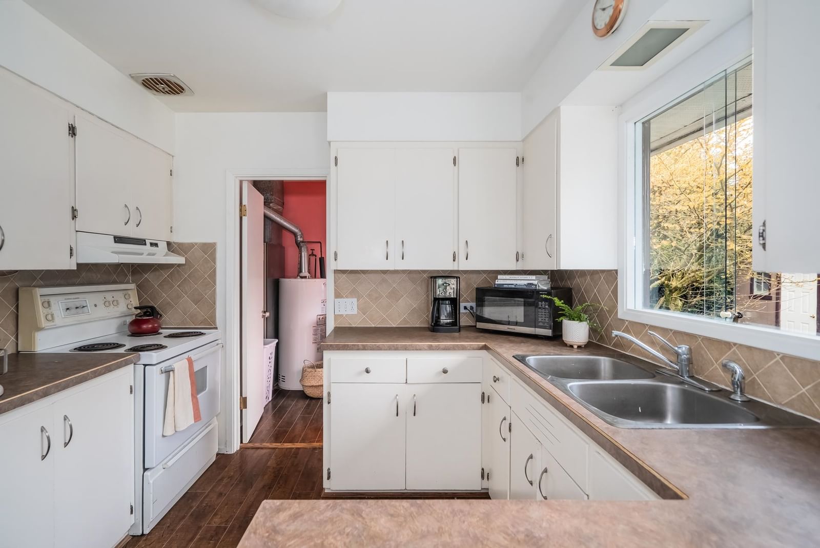 Listing Image 12