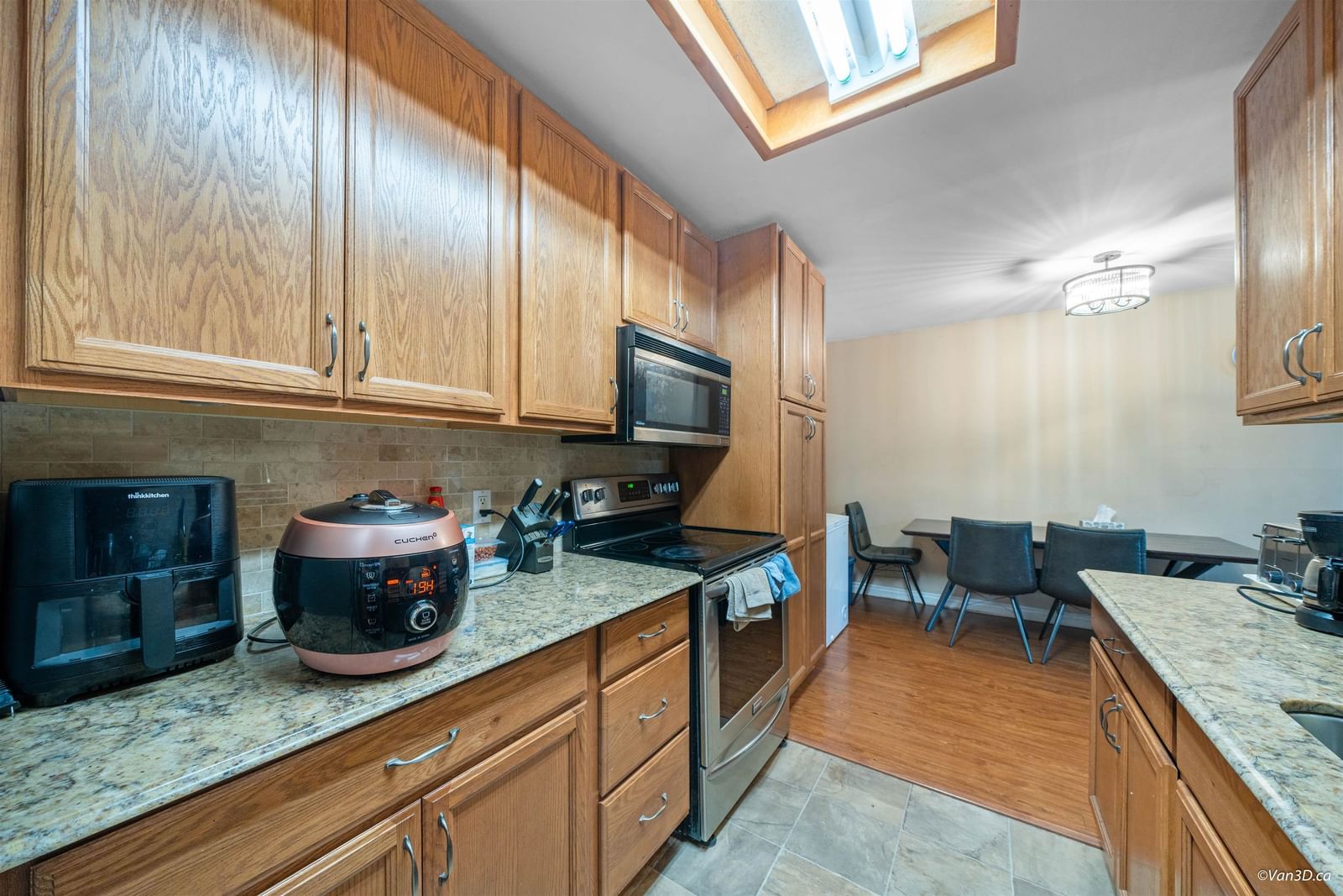 Listing Image 9