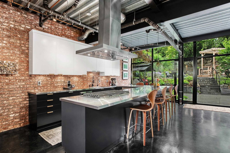 1777 Deep Cove Road, North Vancouver, V7G 1S4 | Image 2