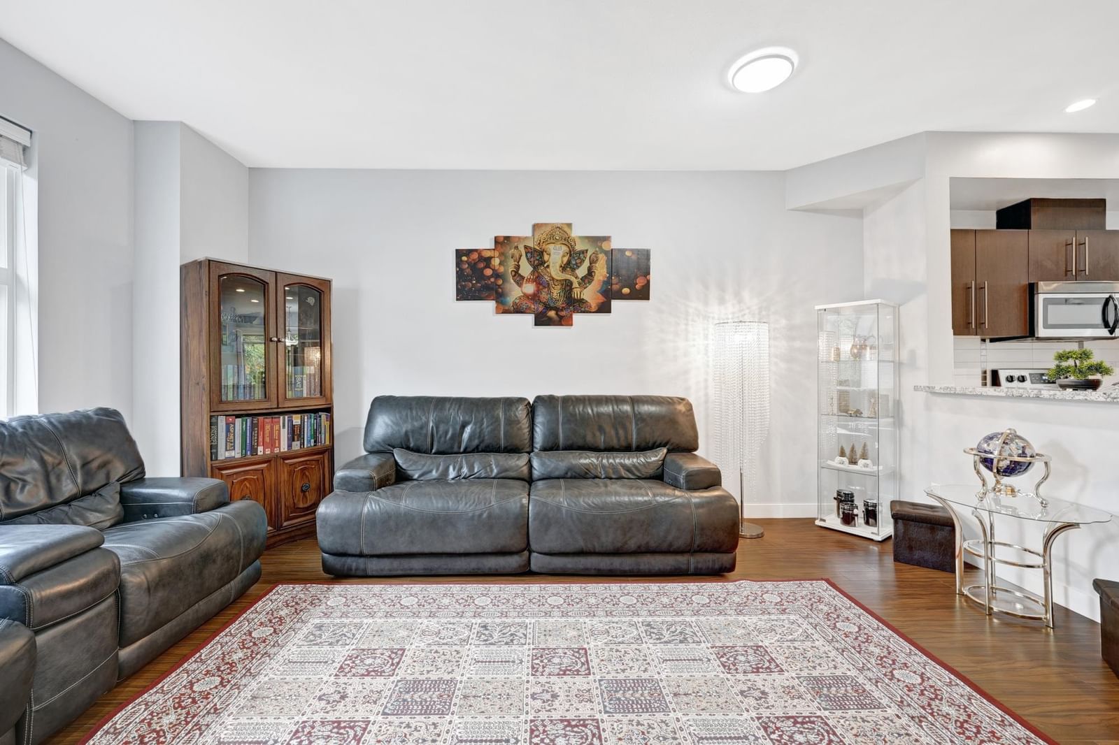 Listing Image 12