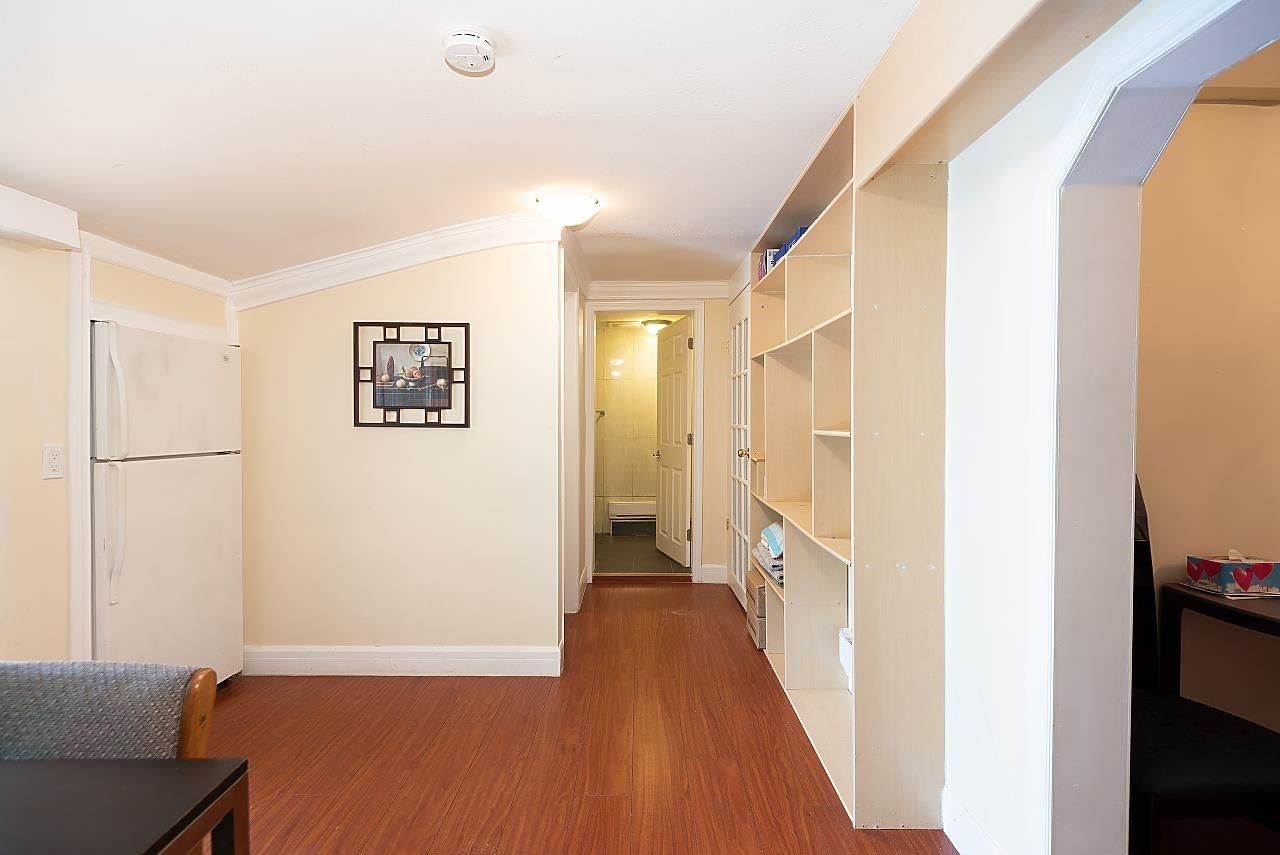 Listing Image 6