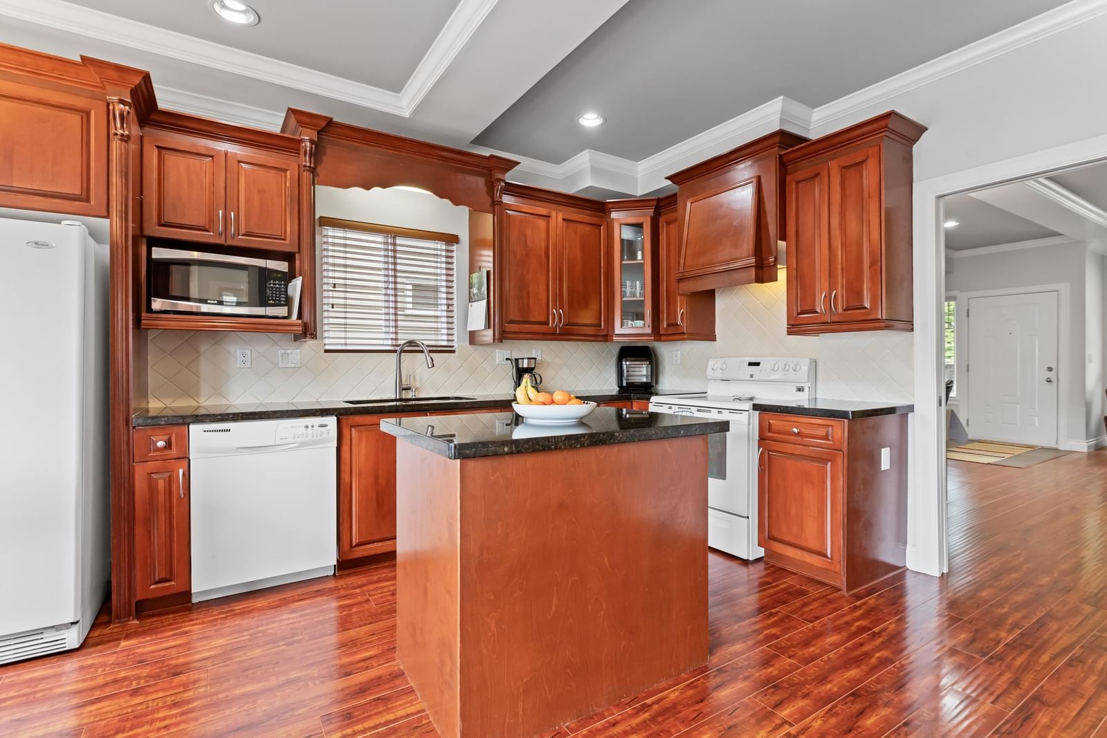 Listing Image 12