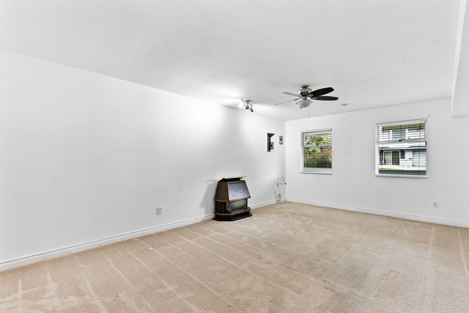 Listing Image 29