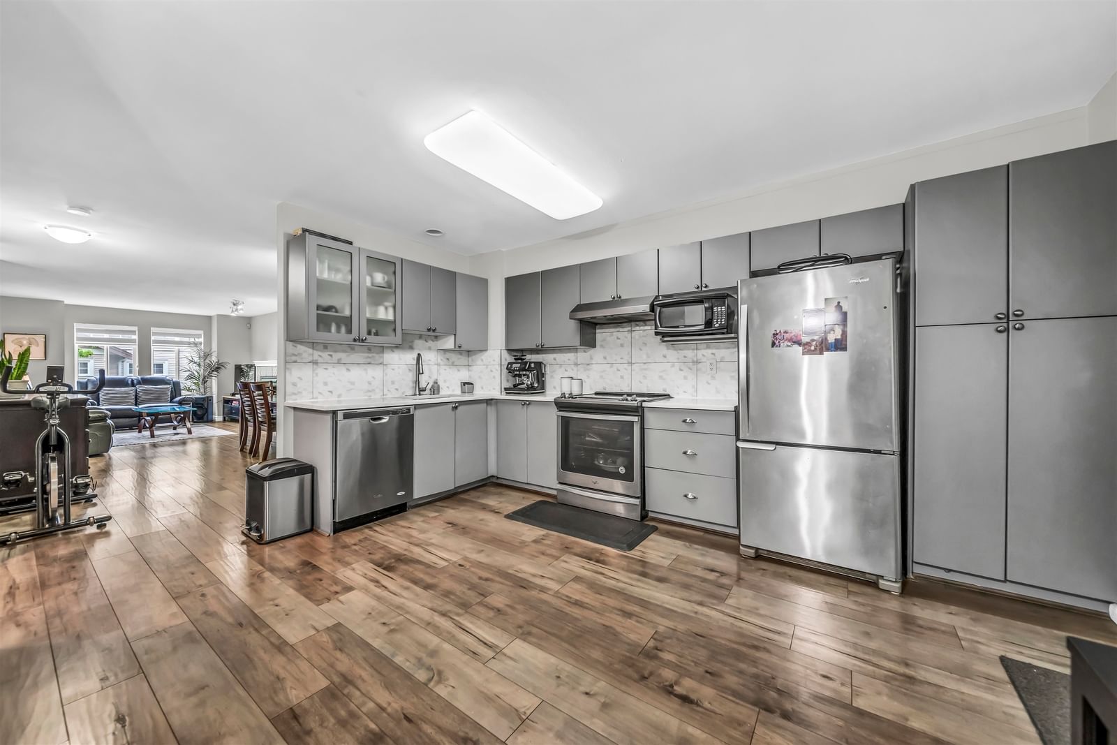 Listing Image 6
