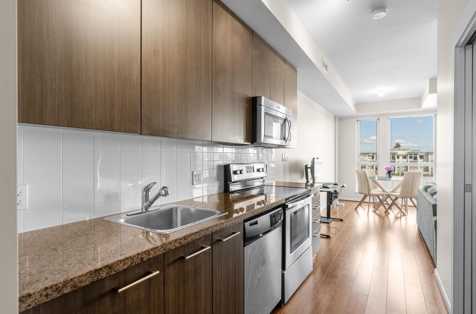 Listing Image 12