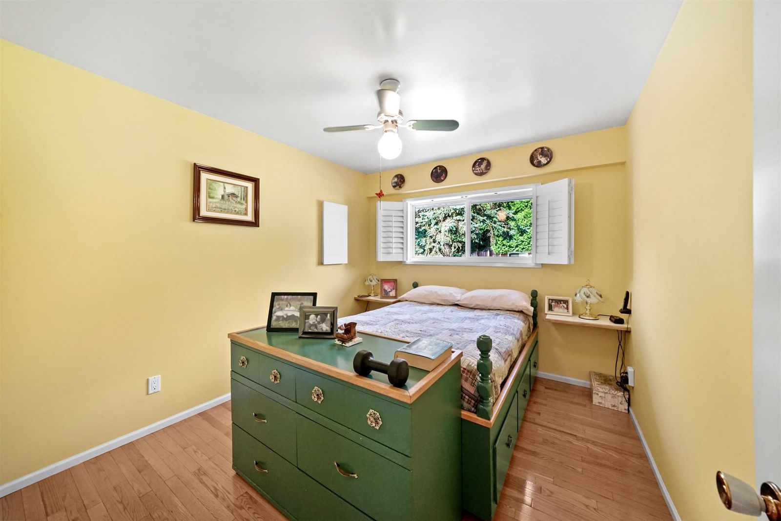 Listing Image 11