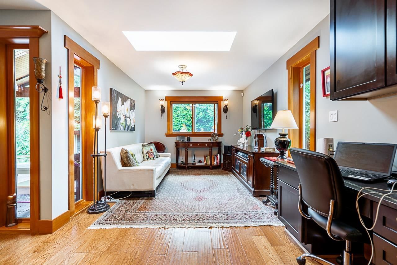 Listing Image 10