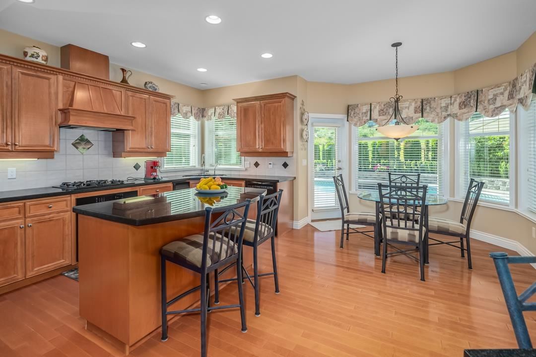 Listing Image 11