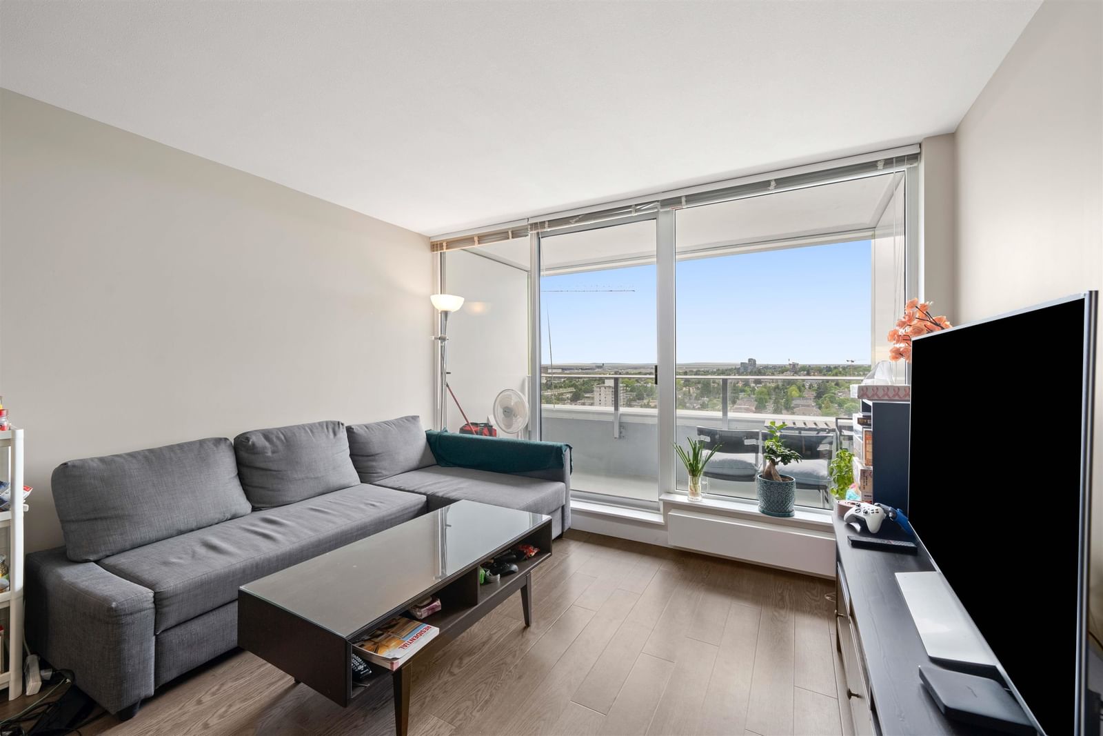 Listing Image 10