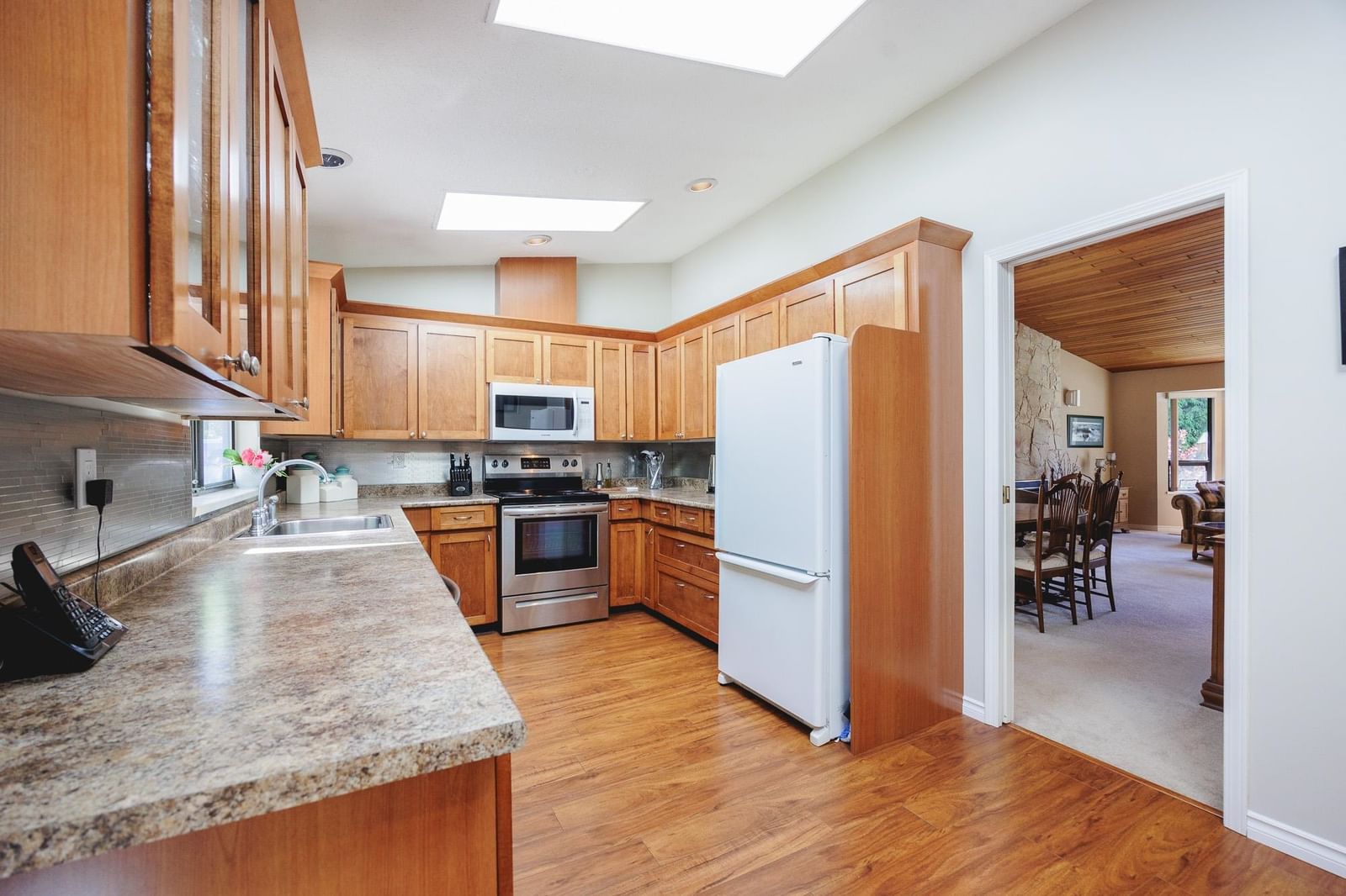 Listing Image 9