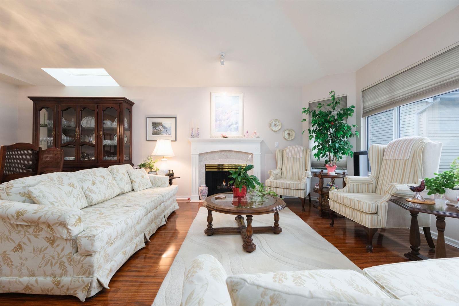Listing Image 4