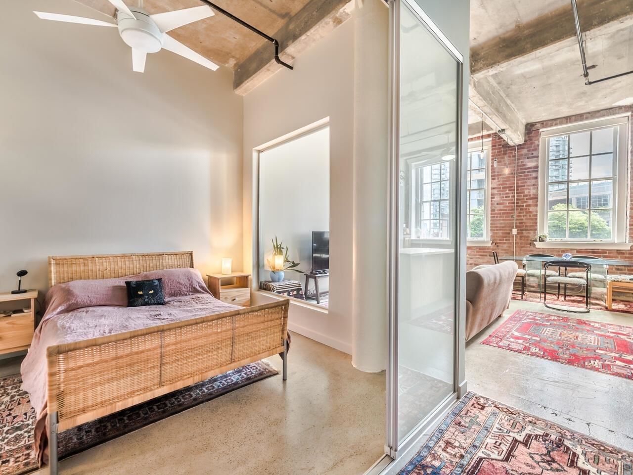 Listing Image 9