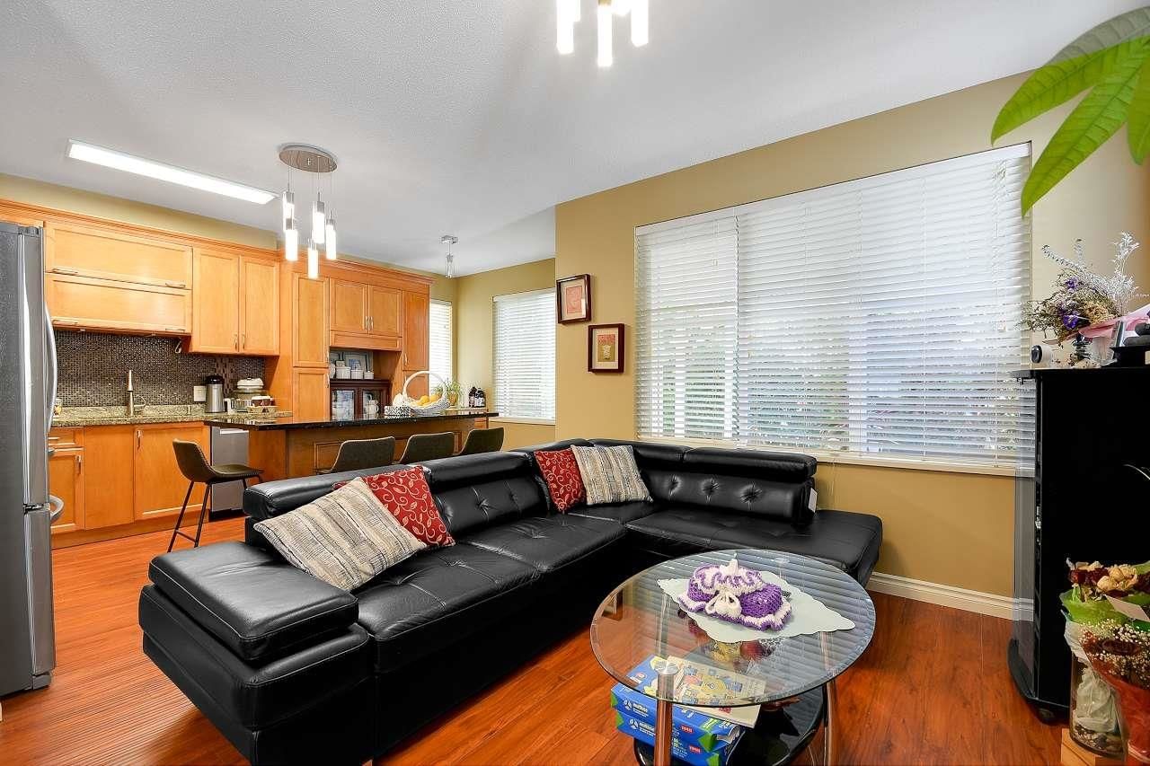 Listing Image 12