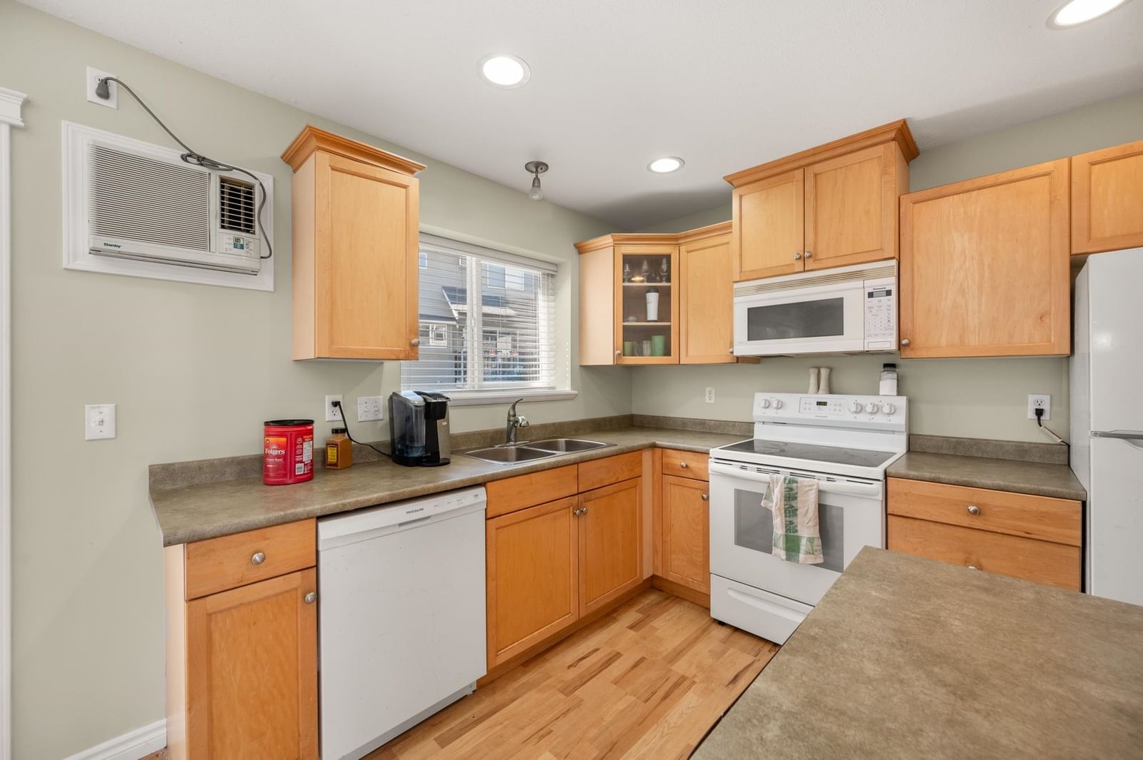 Listing Image 14
