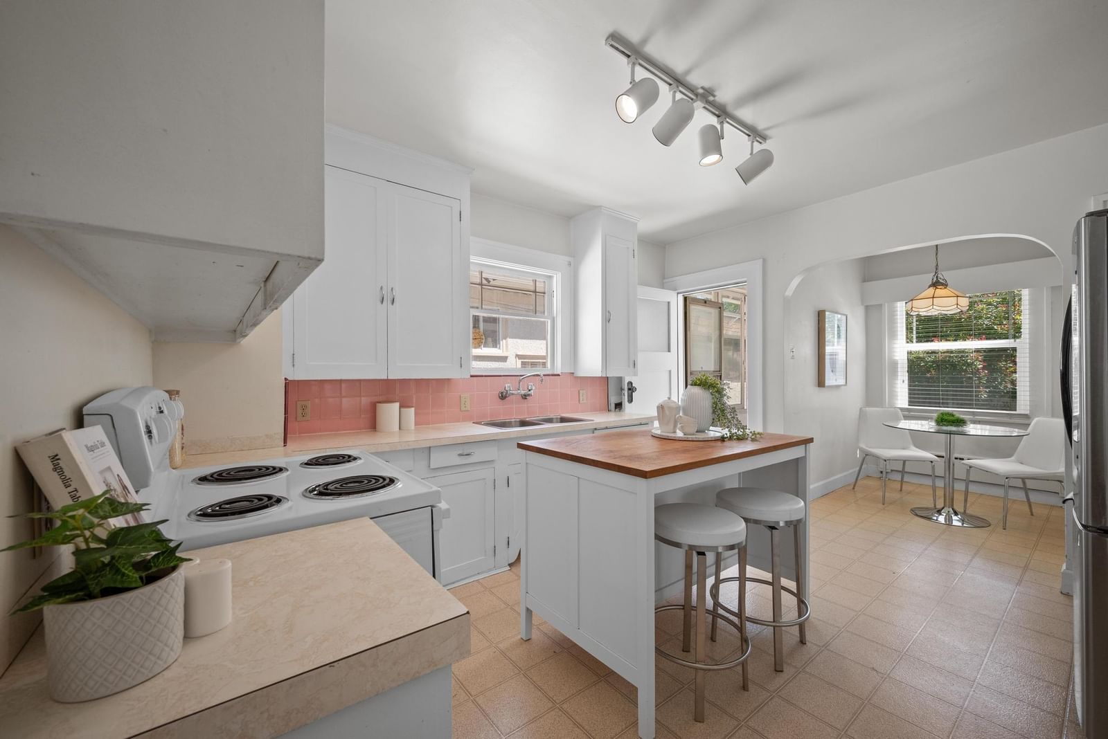 Listing Image 8