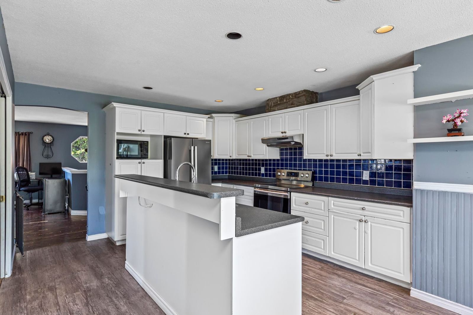 Listing Image 9