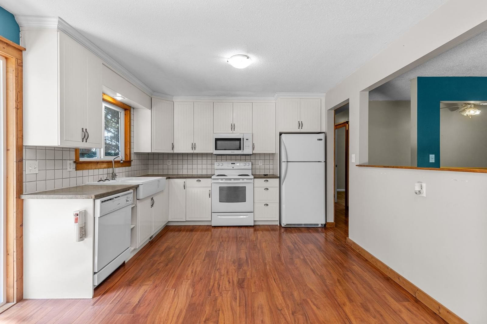 Listing Image 11