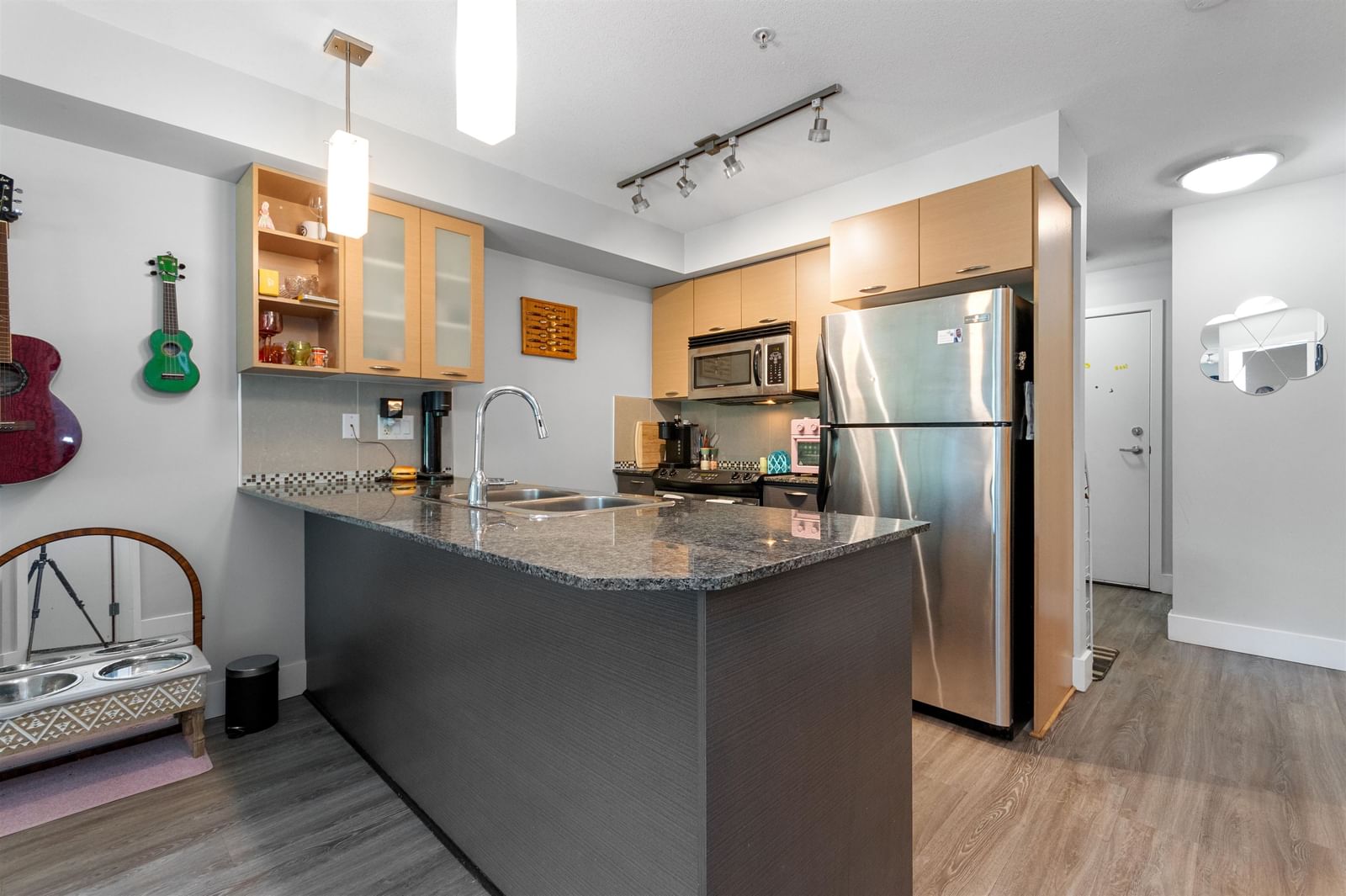 Listing Image 16