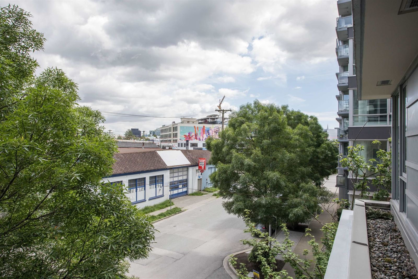 Listing Image 9