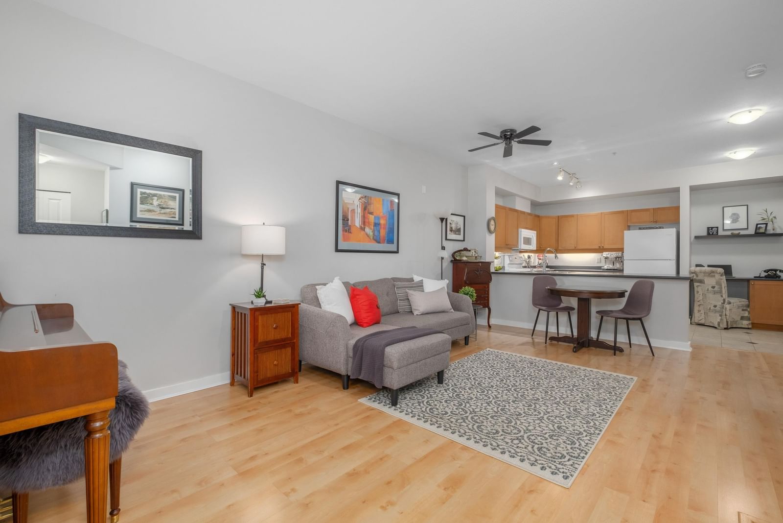 Listing Image 5