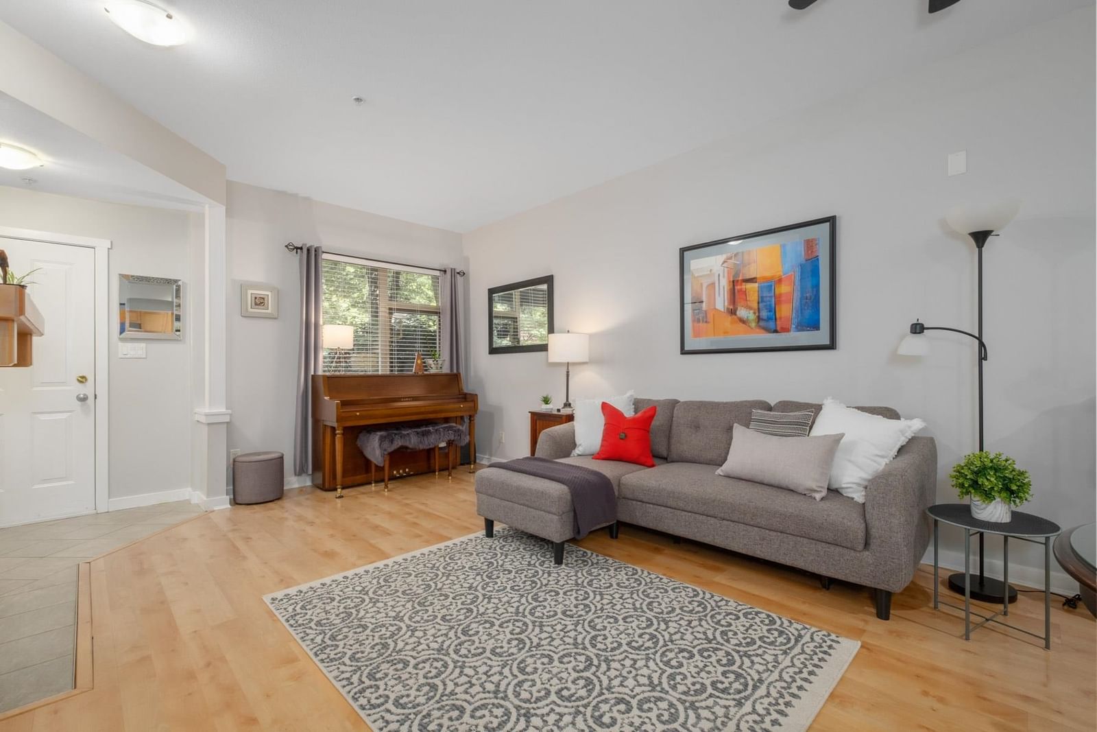 Listing Image 8