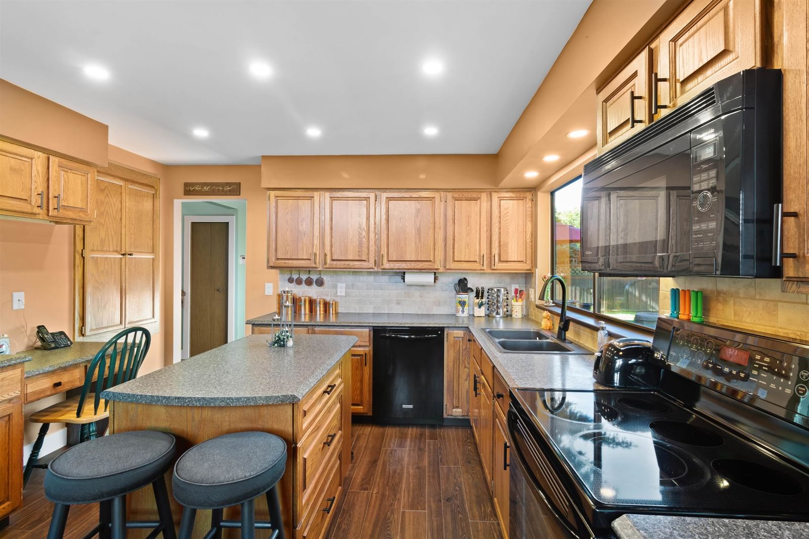 Listing Image 8