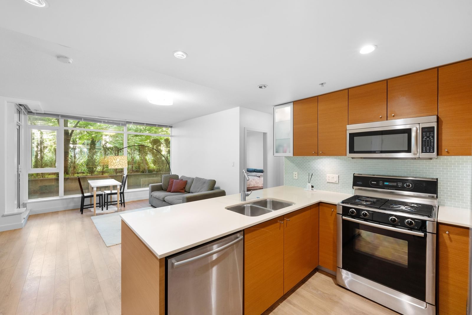 Listing Image 10