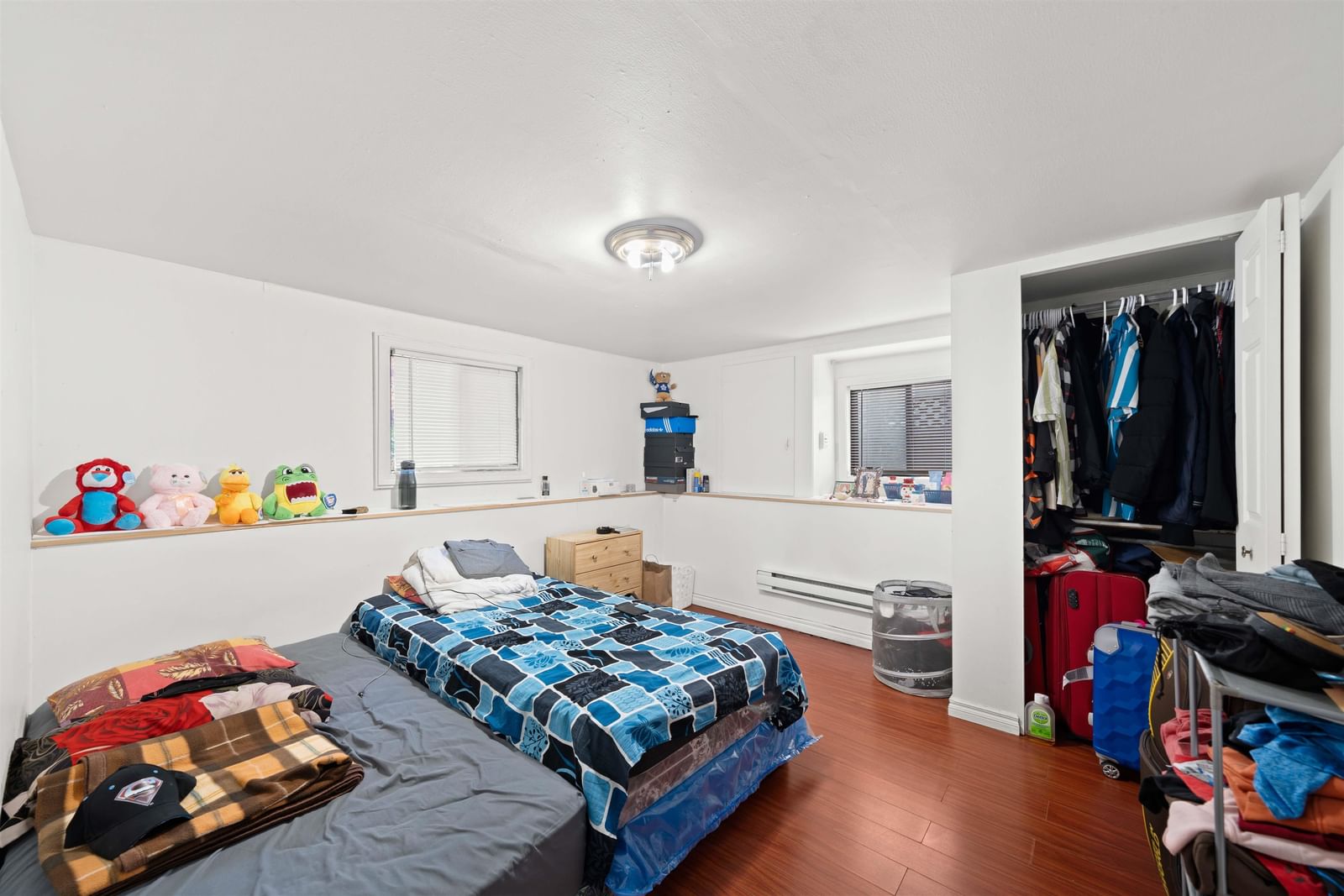 Listing Image 12