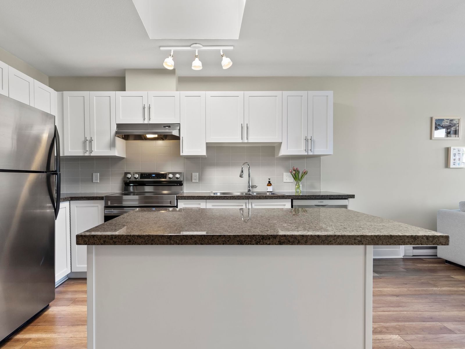 Listing Image 15
