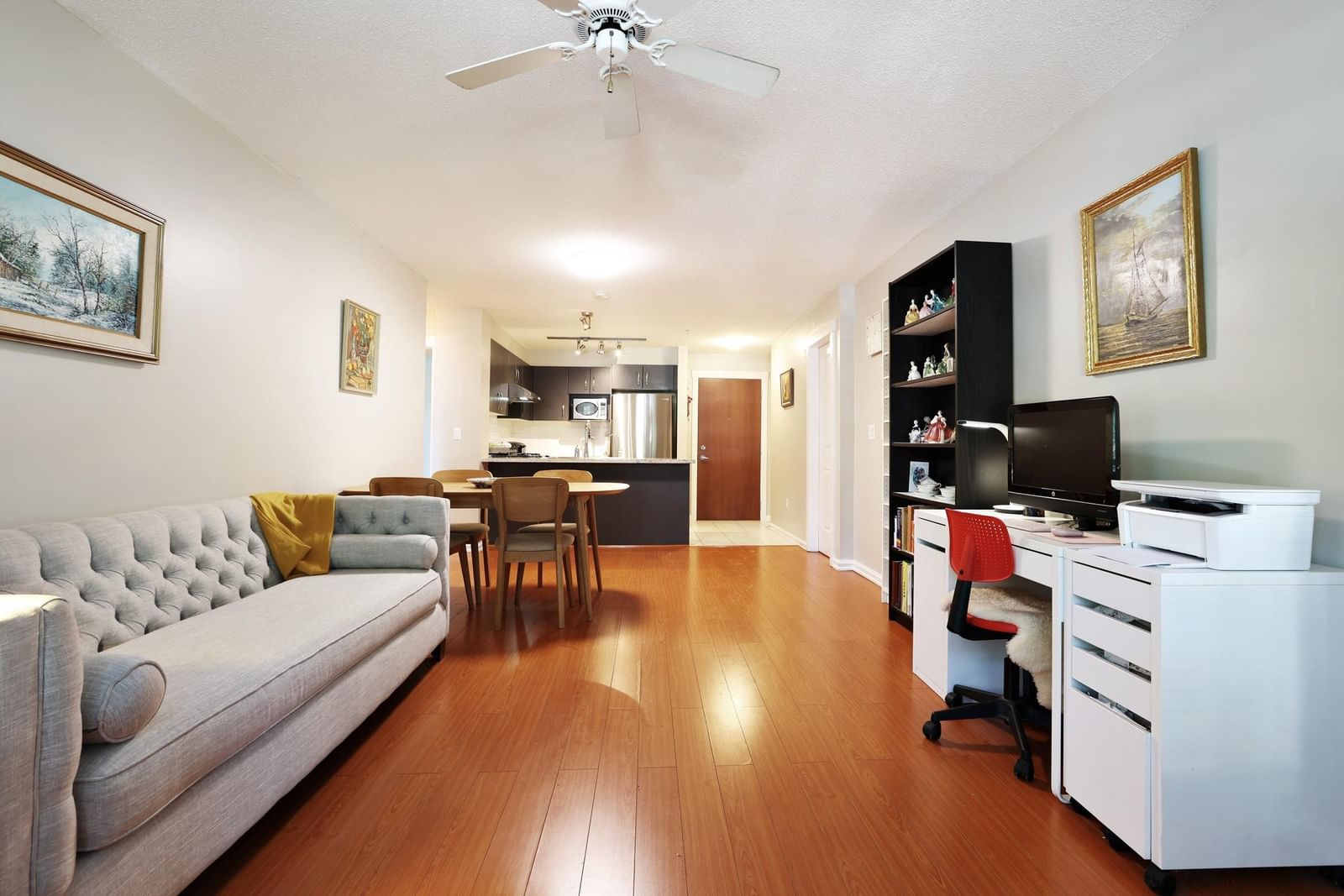 Listing Image 4