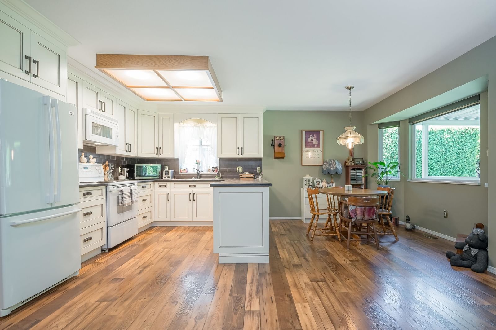 Listing Image 10