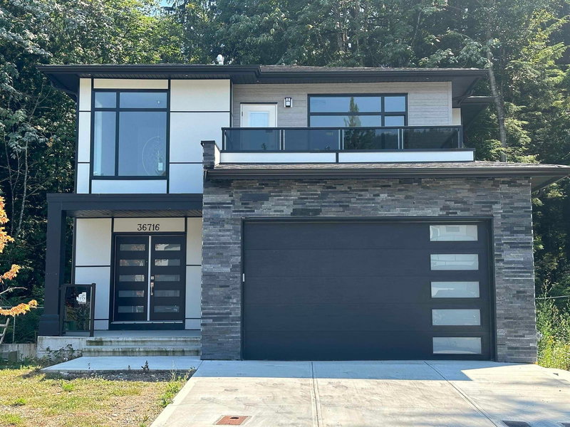 36716 Dianne Brook Avenue, Abbotsford, V3G 0H4 | Image 2