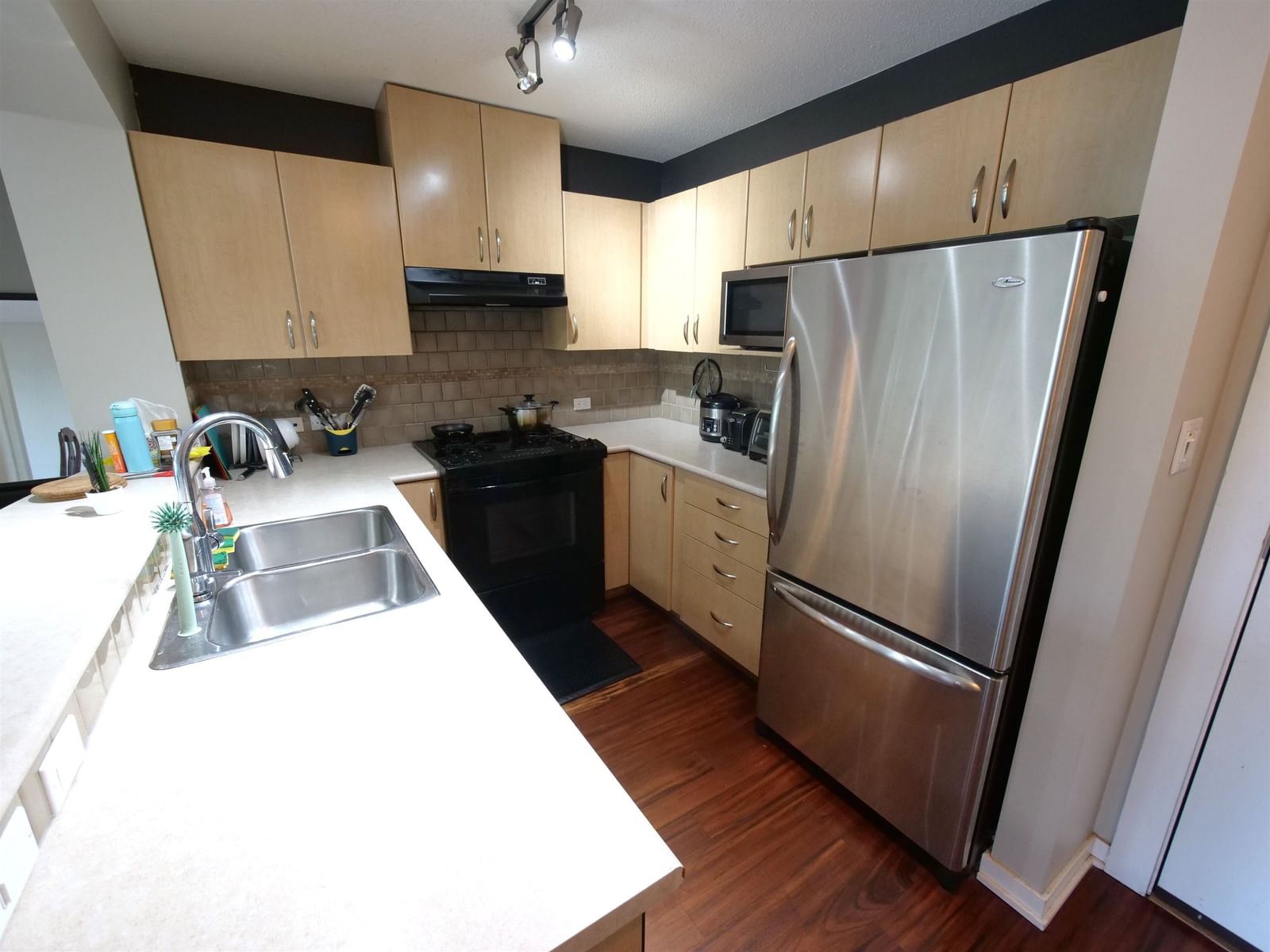 Listing photo 5