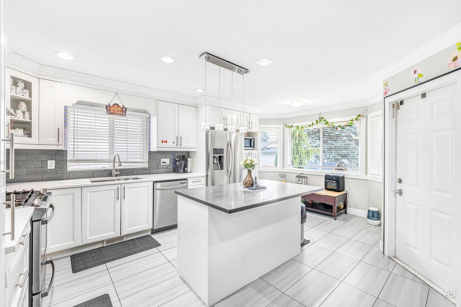 Listing Image 9