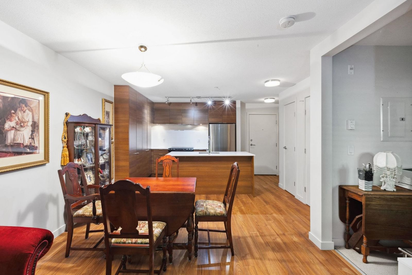 Listing Image 11
