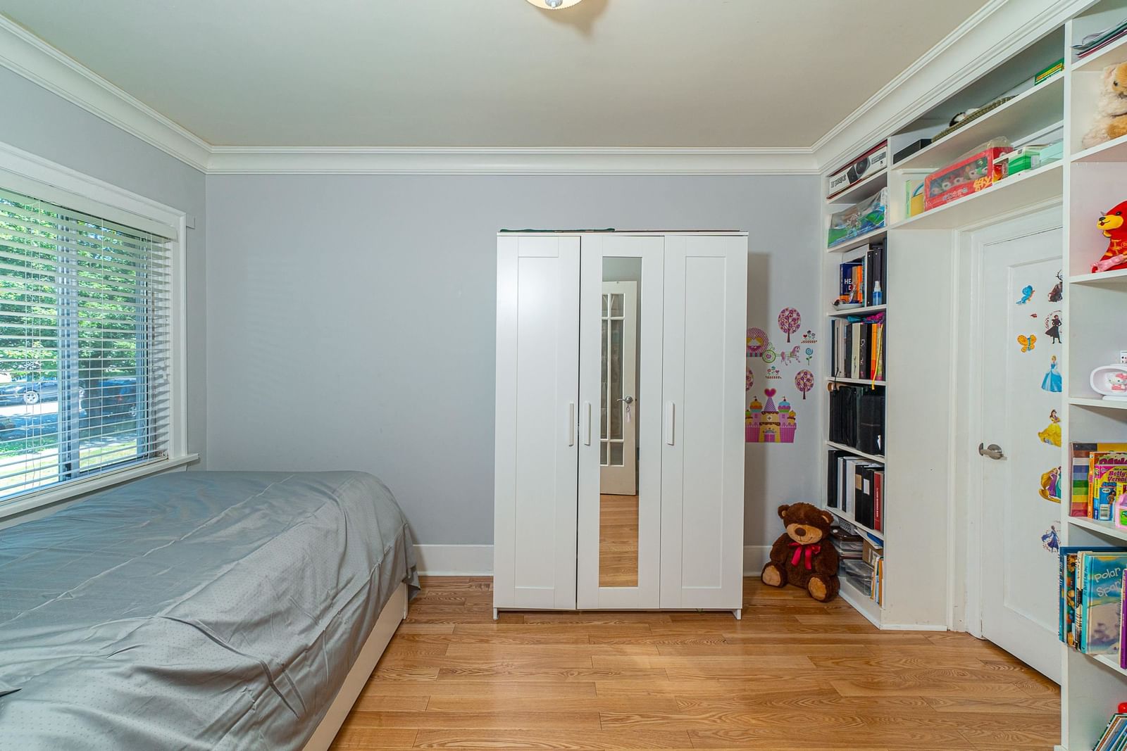 Listing Image 10