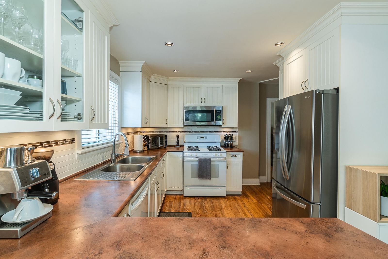 Listing Image 6