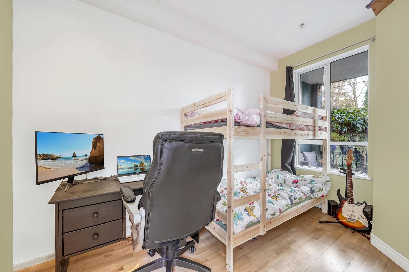 Listing Image 12