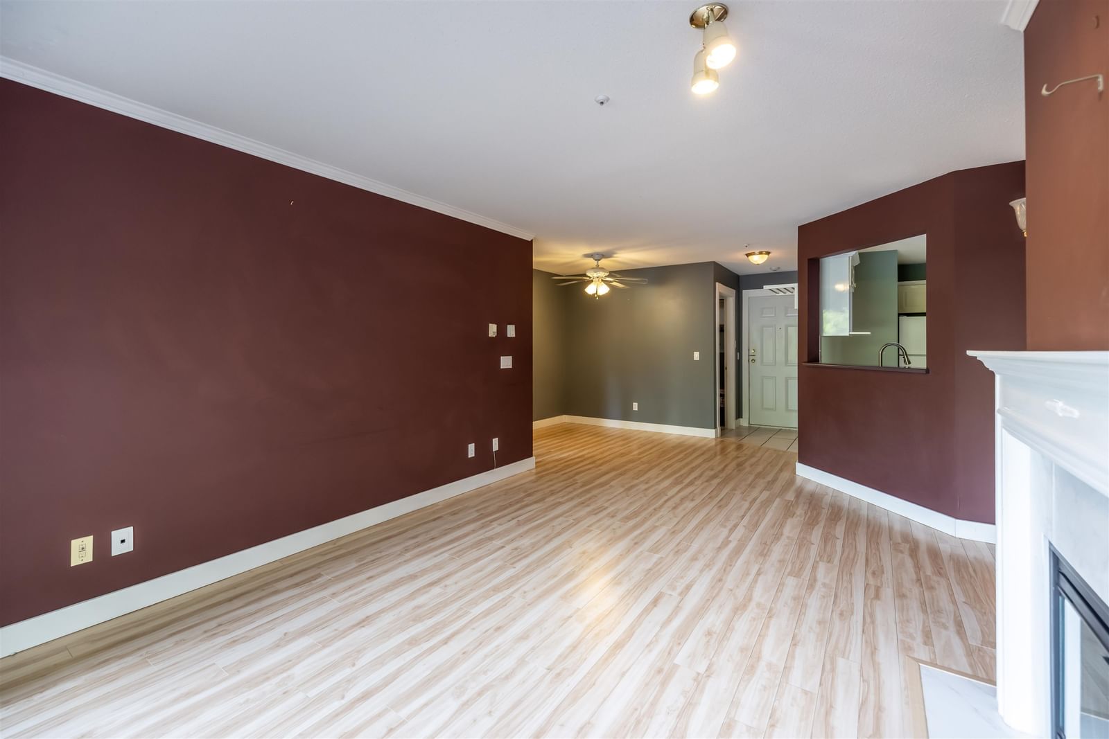 Listing Image 8