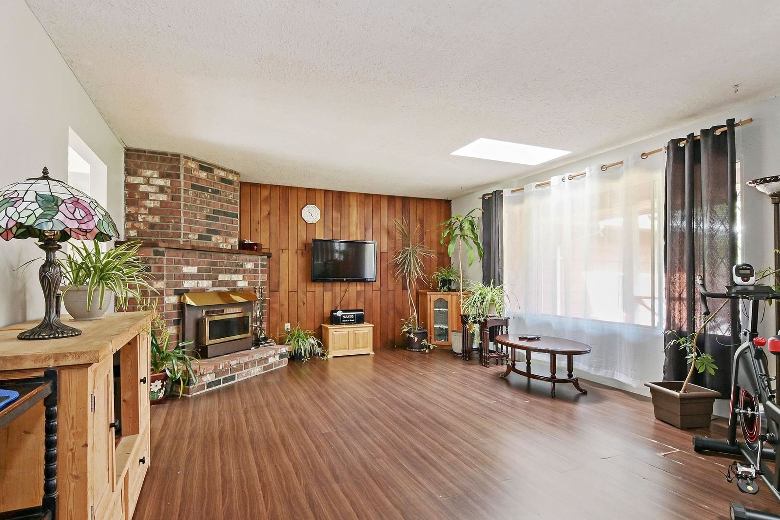 Listing Image 11