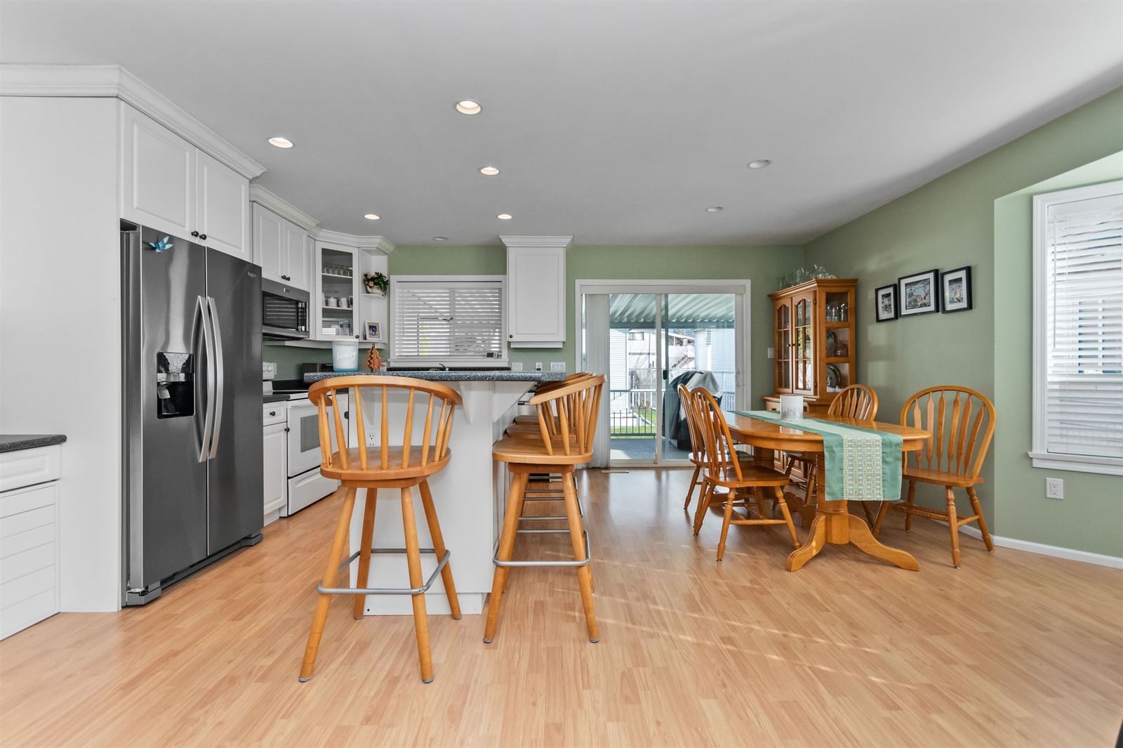 Listing Image 12