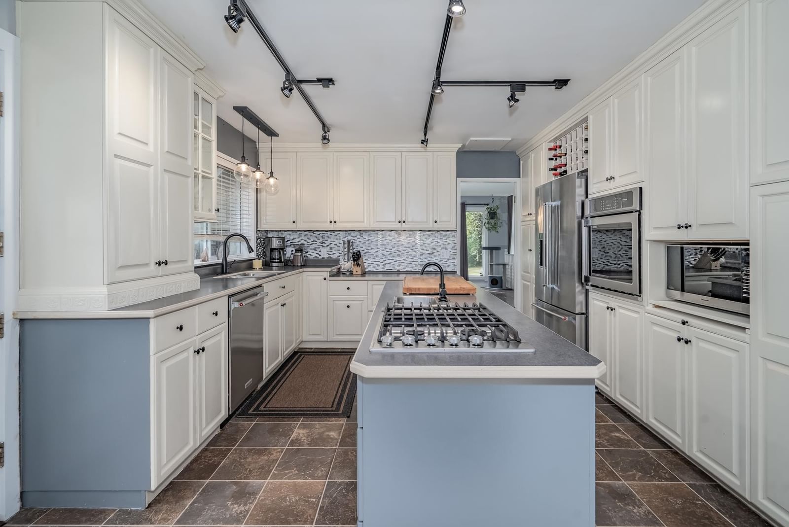 Listing Image 15