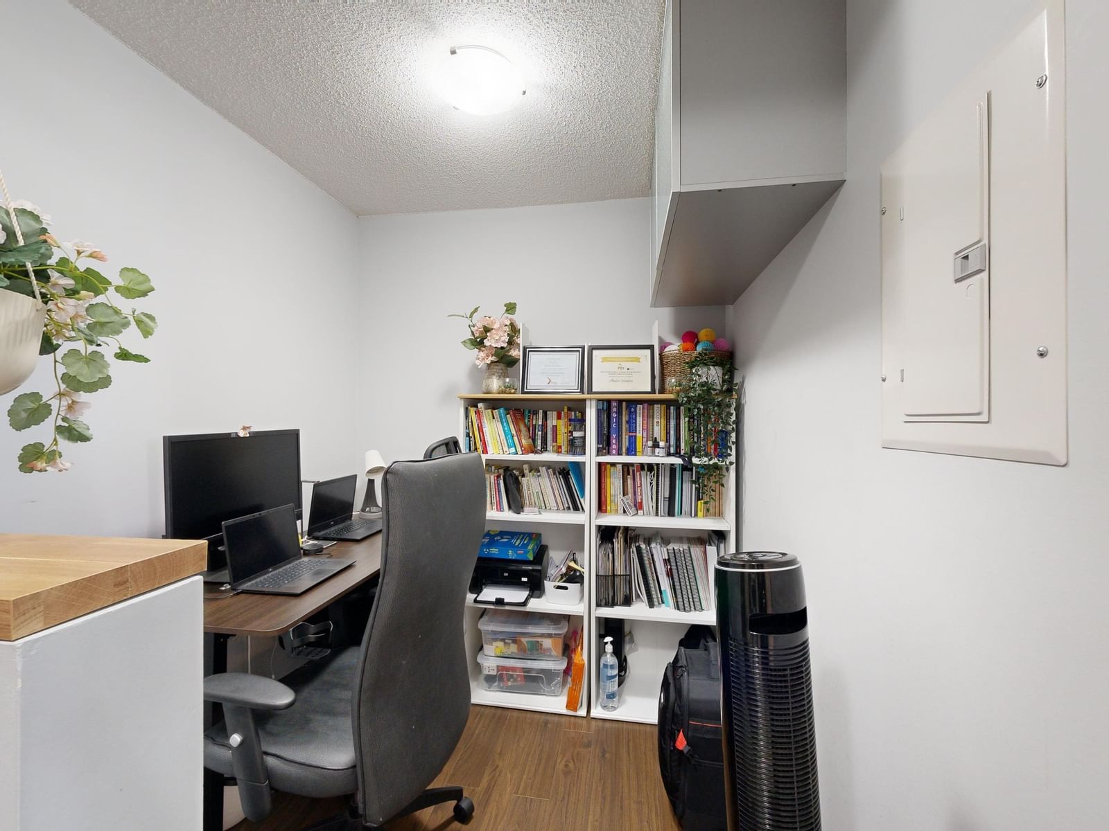 Listing Image 5