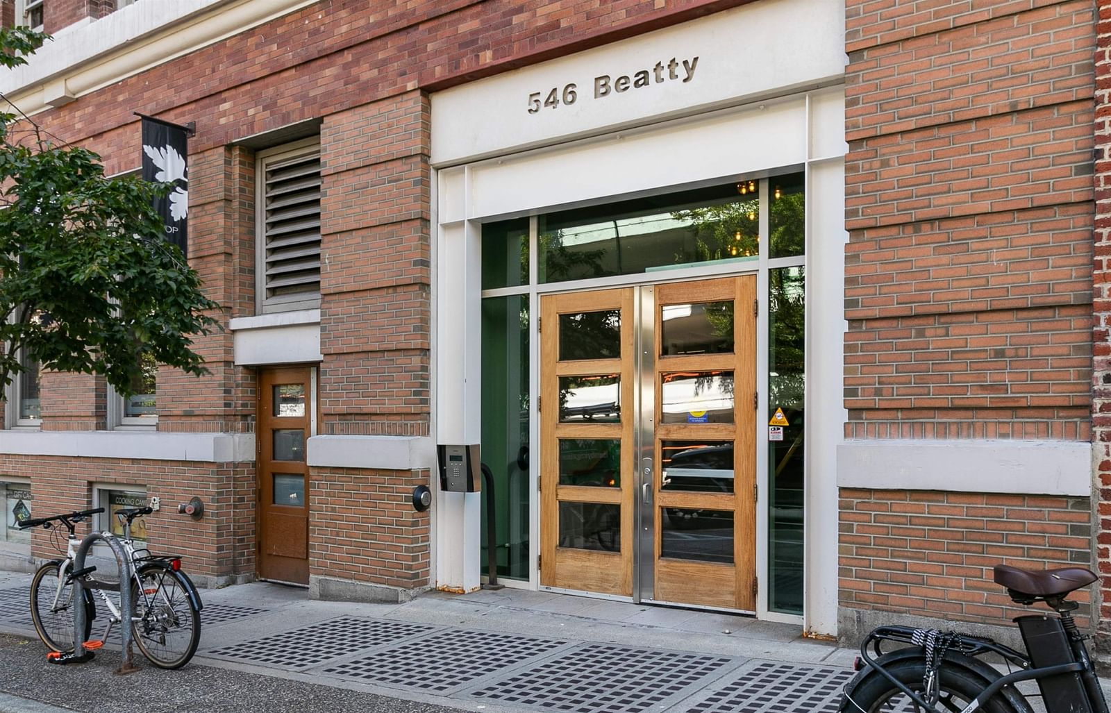 Listing Image 11
