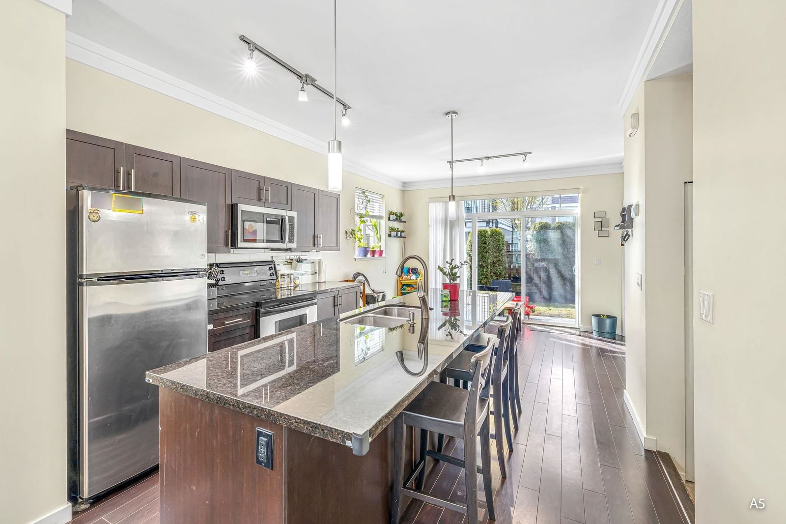 Listing Image 11