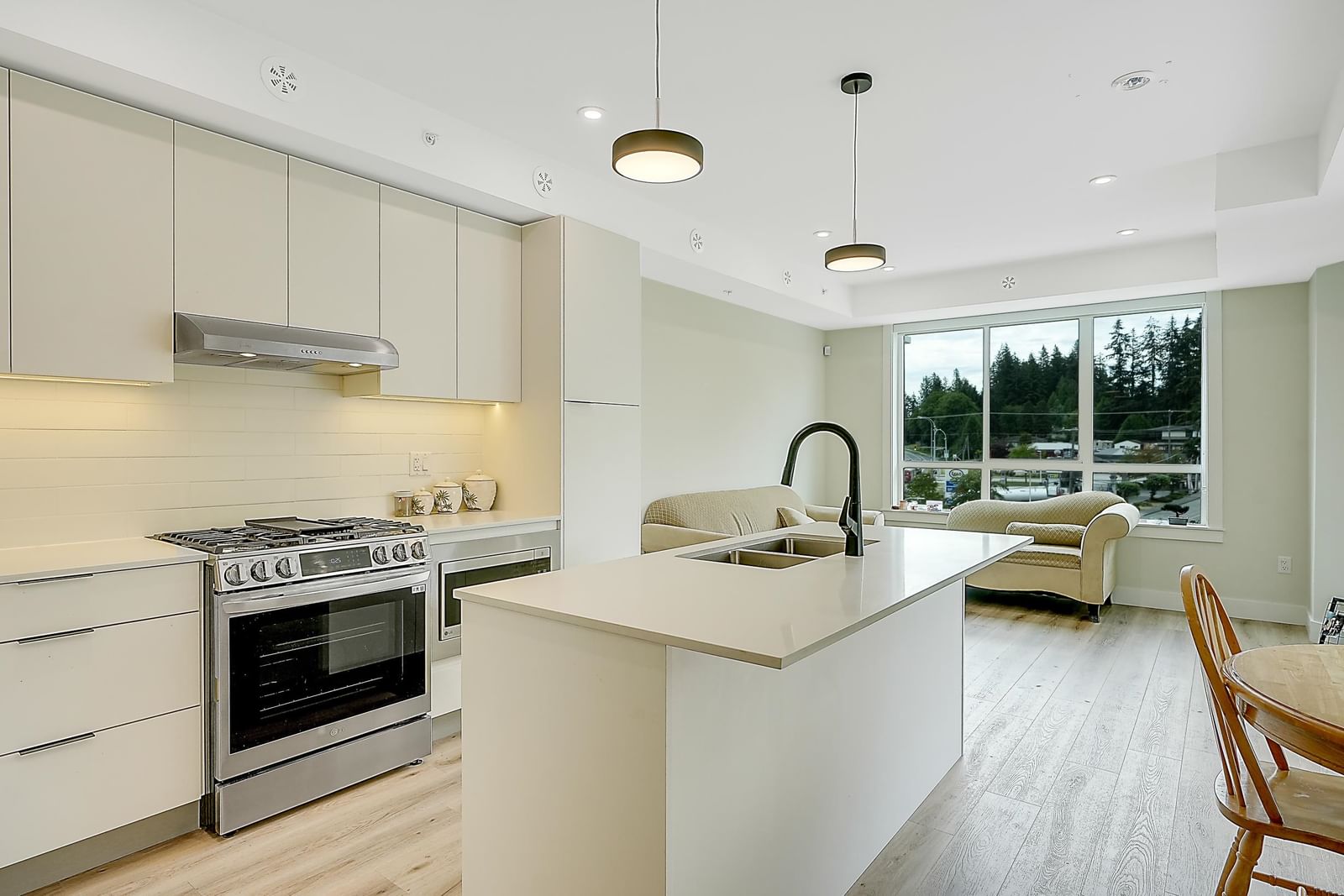 Listing Image 10