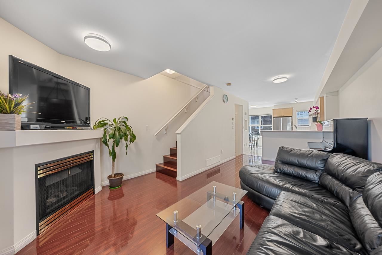 Listing Image 5